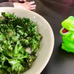 Introducing hot & spicy food to kids: baked kale chips with sea salt and cayenne