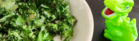 Introducing hot & spicy food to kids: baked kale chips with sea salt and cayenne